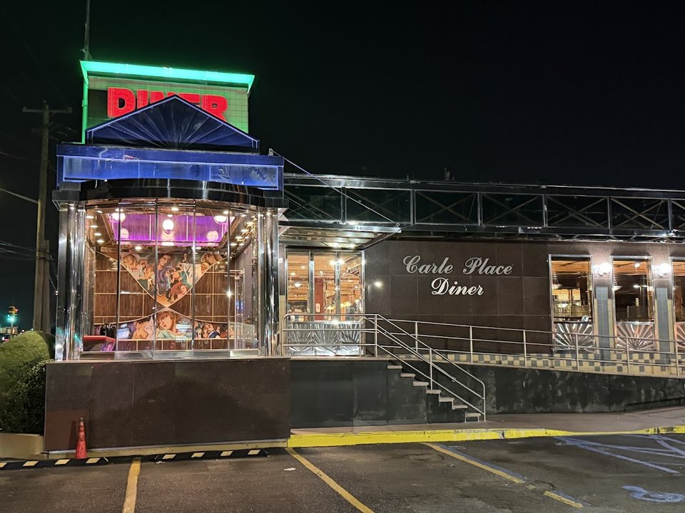 Front view of a classic Carle Place diner.